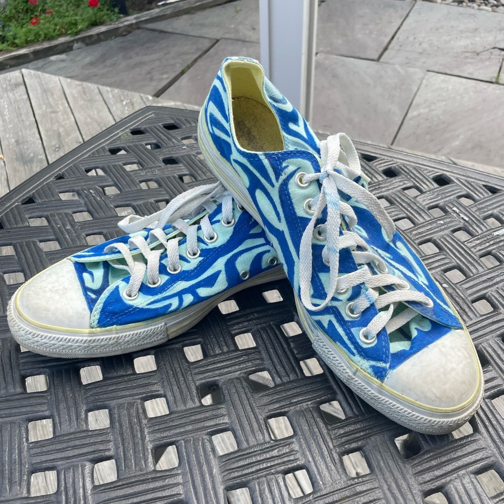 Men’s converse sneakers!  Artist decorated.